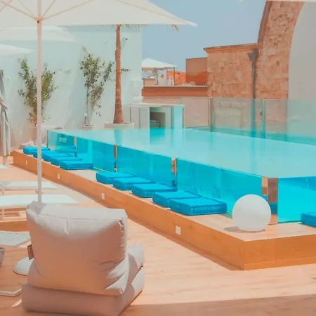 Naucleros Suites