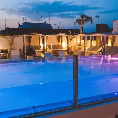 Naucleros Suites *