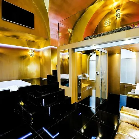 Naucleros Suites
