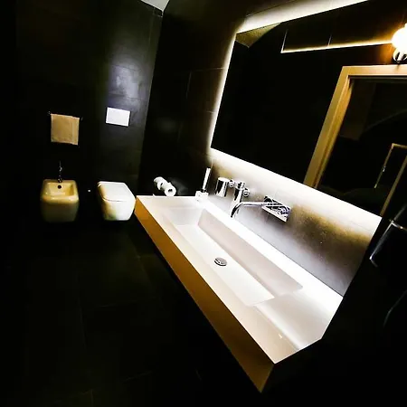 Naucleros Suites