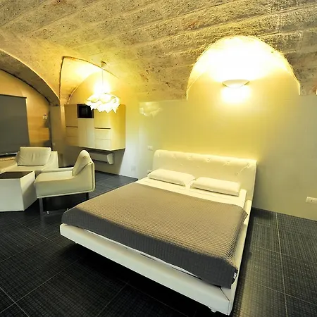 Naucleros Suites *