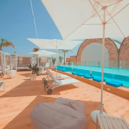 לינה וארוחת בוקר Naucleros Suites *